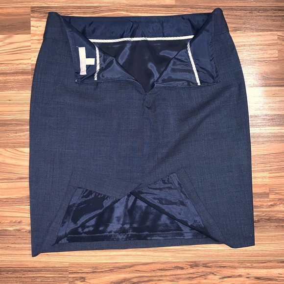 EUC - Banana Republic - Wool Pencil Skirt - Picture 3 of 8